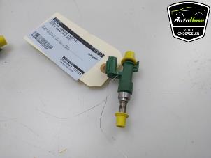 Gebruikte Injector (benzine injectie) Toyota Yaris IV (P21/PA1/PH1) 1.5 12V Hybrid 115 Prijs € 35,00 Margeregeling aangeboden door AutoHam
