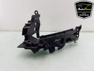 Gebruikte Koplampframe links Audi Q5 (8RB) 2.0 TFSI 16V Quattro Prijs € 20,00 Margeregeling aangeboden door AutoHam
