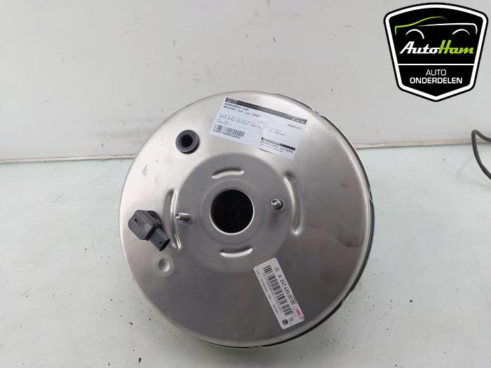 Rembekrachtiger van een Mercedes-Benz CLA (118.3) 1.3 CLA-200 Turbo 16V 2020