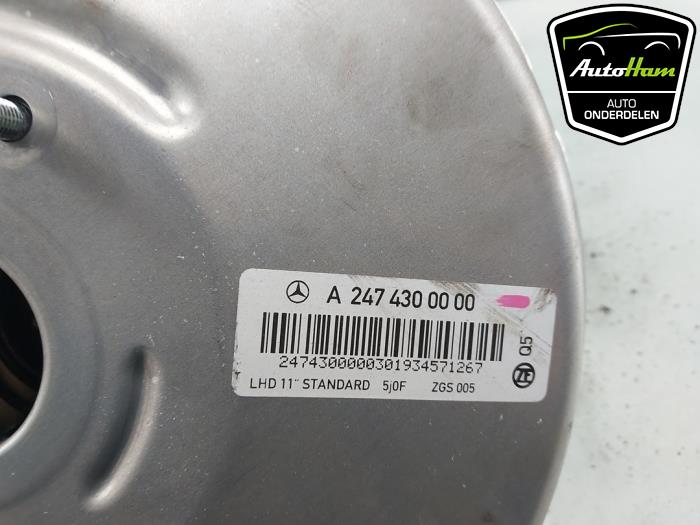 Rembekrachtiger van een Mercedes-Benz CLA (118.3) 1.3 CLA-200 Turbo 16V 2020