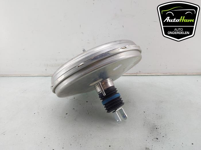 Rembekrachtiger van een Mercedes-Benz CLA (118.3) 1.3 CLA-200 Turbo 16V 2020