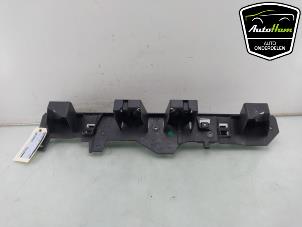 Gebruikte Bumpersteun midden-achter Opel Corsa F (UB/UH/UP) 1.2 12V 130 Prijs € 95,00 Margeregeling aangeboden door AutoHam