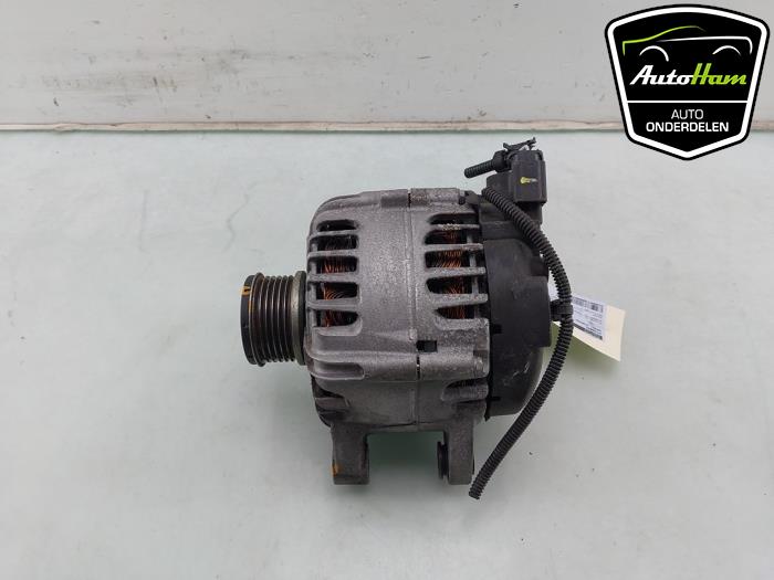Dynamo van een Opel Corsa F (UB/UH/UP) 1.2 12V 130 2020