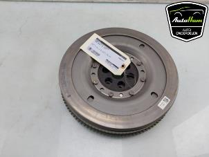 Gebruikte Vliegwiel dubbele massa Ford Puma 1.0 Ti-VCT EcoBoost Hybrid 12V Prijs € 150,00 Margeregeling aangeboden door AutoHam