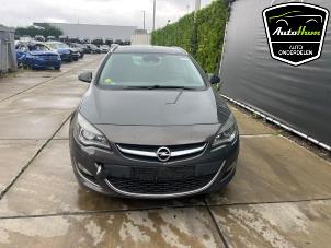 Gebruikte Motorkap Opel Astra J Sports Tourer (PD8/PE8/PF8) 1.6 CDTI 16V Prijs € 2.250,00 Margeregeling aangeboden door AutoHam