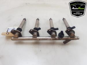 Gebruikte Injector brug Mercedes C (W205) C-350 e 2.0 16V Prijs € 75,00 Margeregeling aangeboden door AutoHam