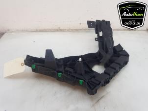 Gebruikte Bumpersteun links-achter Volvo XC40 (XZ) Recharge 70 kWh Prijs € 15,00 Margeregeling aangeboden door AutoHam