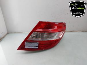 Gebruikte Achterlicht rechts Mercedes C (W204) 1.8 C-180 CGI 16V Prijs € 50,00 Margeregeling aangeboden door AutoHam