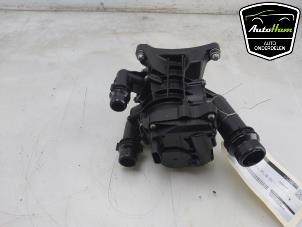 Gebruikte Thermostaathuis BMW X5 (G05) xDrive50e 3.0 24V Prijs € 125,00 Margeregeling aangeboden door AutoHam