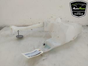 Gebruikte Ruitensproeiertank voor Nissan Qashqai (J11) 1.3 DIG-T 160 16V Prijs € 50,00 Margeregeling aangeboden door AutoHam