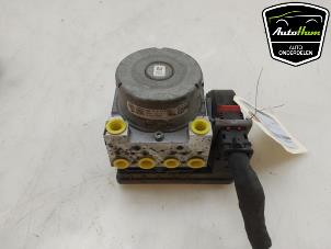 Gebruikte ABS Pomp Volkswagen Golf VII (AUA) 1.6 TDI BlueMotion 16V Prijs € 95,00 Margeregeling aangeboden door AutoHam