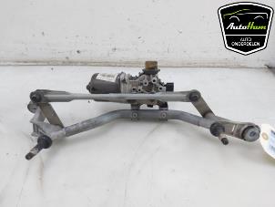 Gebruikte Ruitenwismotor + Mechaniek Renault Clio IV Estate/Grandtour (7R) 0.9 Energy TCE 90 12V Prijs € 115,00 Margeregeling aangeboden door AutoHam