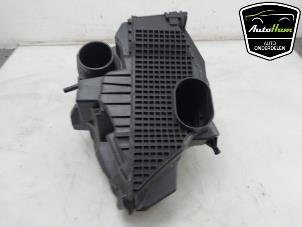 Gebruikte Luchtfilterhuis Renault Clio IV Estate/Grandtour (7R) 0.9 Energy TCE 90 12V Prijs € 20,00 Margeregeling aangeboden door AutoHam