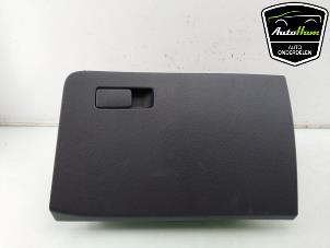 Gebruikte Dashboardkastje Kia Ceed Sportswagon (CDF) 1.0i T-GDi 12V Prijs € 50,00 Margeregeling aangeboden door AutoHam