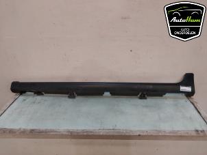 Gebruikte Sideskirt links Citroen C3 (SX/SW) 1.2 12V e-THP PureTech 110 Prijs € 75,00 Margeregeling aangeboden door AutoHam