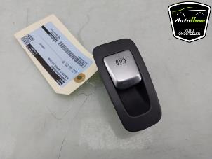 Gebruikte Handrem schakelaar Mercedes C-Klasse AMG (W205) C-43 AMG 3.0 V6 24V Turbo 4-Matic Prijs € 10,00 Margeregeling aangeboden door AutoHam