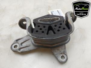 Gebruikte Versnellingsbak Steun Volkswagen Transporter T6 2.0 TDI 150 Prijs € 30,25 Inclusief btw aangeboden door AutoHam