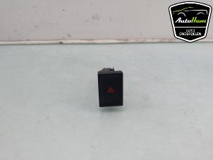 Gebruikte Paniekverlichtings Schakelaar Volkswagen Transporter T6 2.0 TDI 150 Prijs € 6,05 Inclusief btw aangeboden door AutoHam