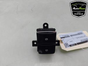 Gebruikte Handrem schakelaar Ford Kuga III (DFK) 2.5 PHEV 16V Prijs € 15,00 Margeregeling aangeboden door AutoHam