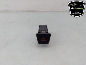 Gebruikte Schakelaar Paniekverlichting Ford Kuga III (DFK) 2.5 PHEV 16V Prijs € 25,00 Margeregeling aangeboden door AutoHam