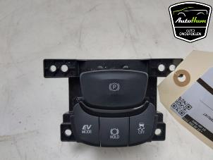 Gebruikte Schakelaar handrem Toyota C-HR (X1,X5) 2.0 16V Hybrid Prijs € 40,00 Margeregeling aangeboden door AutoHam