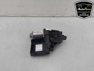 Gebruikte Motor electrisch raam Volkswagen Caddy III (2KA,2KH,2CA,2CH) 1.6 TDI 16V Prijs € 35,00 Margeregeling aangeboden door AutoHam