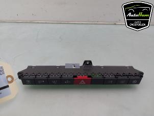 Gebruikte Paniekverlichtings Schakelaar Fiat Panda/Pandina (312) 0.9 TwinAir 65 Prijs € 20,00 Margeregeling aangeboden door AutoHam