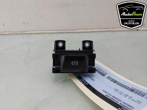 Gebruikte Schakelaar handrem Porsche Cayenne III (9YA) 3.0 V6 24V Turbo E-Hybrid Prijs € 50,00 Margeregeling aangeboden door AutoHam