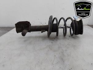 Gebruikte Schokdemper rechts-voor Renault Grand Scénic III (JZ) 1.4 16V TCe 130 Prijs € 35,00 Margeregeling aangeboden door AutoHam