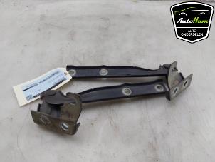 Gebruikte Motorkap Scharnier Volkswagen Tiguan (5N1/2) 1.4 TSI 16V Prijs € 25,00 Margeregeling aangeboden door AutoHam