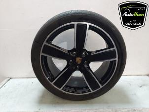 Gebruikte Velg + Band Porsche Cayenne III (9YA) 3.0 V6 24V Turbo E-Hybrid Prijs € 800,00 Margeregeling aangeboden door AutoHam