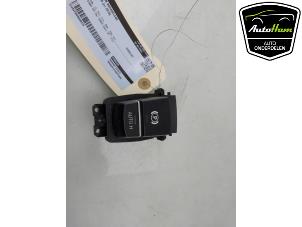 Gebruikte Handrem schakelaar BMW X5 (F15) xDrive 35d 3.0 24V Prijs € 40,00 Margeregeling aangeboden door AutoHam