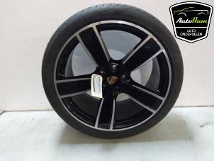 Gebruikte Velg + Band Porsche Cayenne III (9YA) 3.0 V6 24V Turbo E-Hybrid Prijs € 850,00 Margeregeling aangeboden door AutoHam