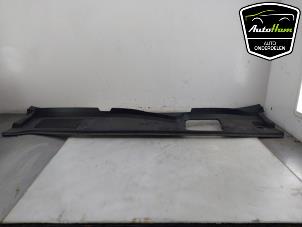 Gebruikte Paravent Porsche Cayenne III (9YA) 3.0 V6 24V Turbo E-Hybrid Prijs € 50,00 Margeregeling aangeboden door AutoHam