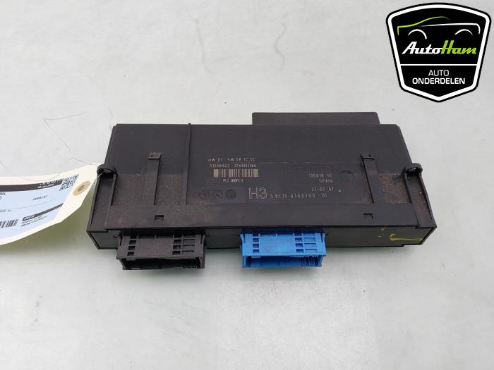 Computer Body Control van een BMW 3 serie (E93) 320i 16V 2007
