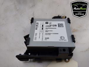 Gebruikte DAB module Opel Astra J Sports Tourer (PD8/PE8/PF8) 1.6 CDTI 16V Prijs € 95,00 Margeregeling aangeboden door AutoHam