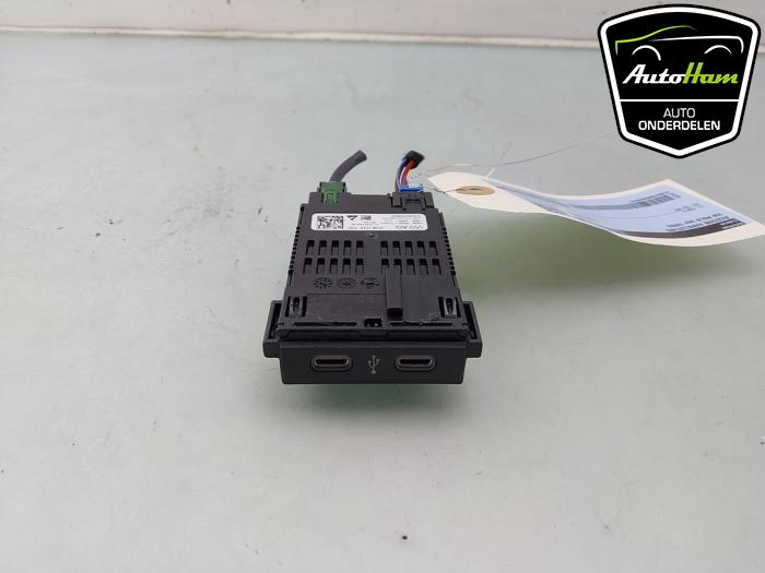 AUX/USB aansluiting van een Volkswagen Polo VI (AW1) 1.0 TSI 12V 2025