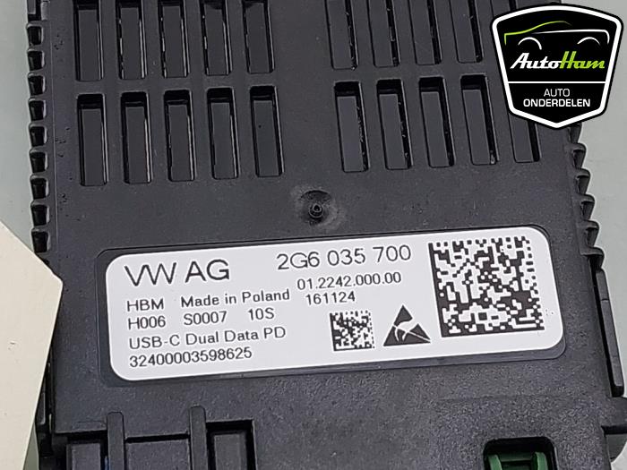 AUX/USB aansluiting van een Volkswagen Polo VI (AW1) 1.0 TSI 12V 2025