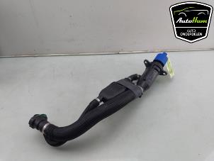 Gebruikte Vulpijp ad-blue tank Volkswagen Transporter T6 2.0 TDI 150 Prijs € 60,50 Inclusief btw aangeboden door AutoHam