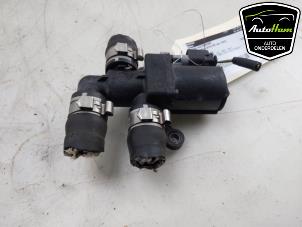 Gebruikte Extra waterpomp Alfa Romeo Stelvio (949) 2.0 T 16V Q4 Prijs € 25,00 Margeregeling aangeboden door AutoHam