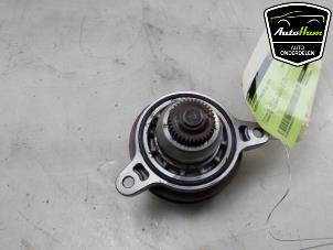 Gebruikte Waterpomp Mercedes AMG GT (C190) 4.0 R V8 Biturbo Prijs € 50,00 Margeregeling aangeboden door AutoHam