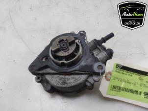 Gebruikte Vacuumpomp Rembekrachtiging Peugeot 2008 (CU) 1.2 12V e-THP PureTech 110 Prijs € 50,00 Margeregeling aangeboden door AutoHam