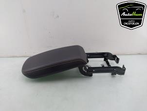 Gebruikte Armleuning BMW X3 (F25) xDrive 20i 2.0 16V Twin Power Turbo Prijs € 95,00 Margeregeling aangeboden door AutoHam