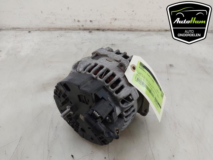Dynamo van een Mercedes-Benz A (W176) 1.6 A-180 16V 2016