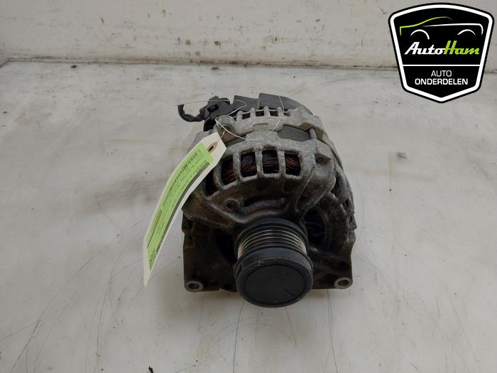 Dynamo van een Mercedes-Benz A (W176) 1.6 A-180 16V 2016