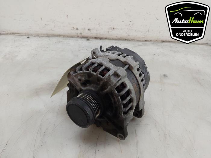 Dynamo van een Mercedes-Benz A (W176) 1.6 A-180 16V 2016