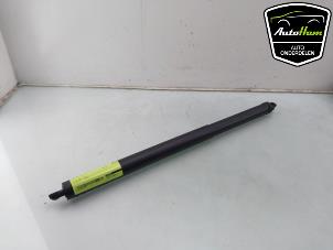 Gebruikte Kofferdekseldemper rechts-achter Volkswagen Tiguan (CT1) 1.5 eHybrid 272 Prijs € 75,00 Margeregeling aangeboden door AutoHam