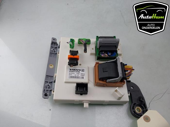 Gebruikte Bodycontrol Module Volvo XC60 II (UZ) 2.0 T8 16V Recharge, Twin Engine AWD Prijs € 125,00 Margeregeling aangeboden door AutoHam