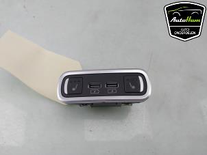 Gebruikte Schakelaar Stoelverwarming Alfa Romeo Stelvio (949) 2.0 T 16V Q4 Prijs € 125,00 Margeregeling aangeboden door AutoHam