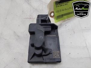 Gebruikte Brandstofpomp module Volvo XC60 II (UZ) 2.0 T8 16V Recharge, Twin Engine AWD Prijs € 25,00 Margeregeling aangeboden door AutoHam